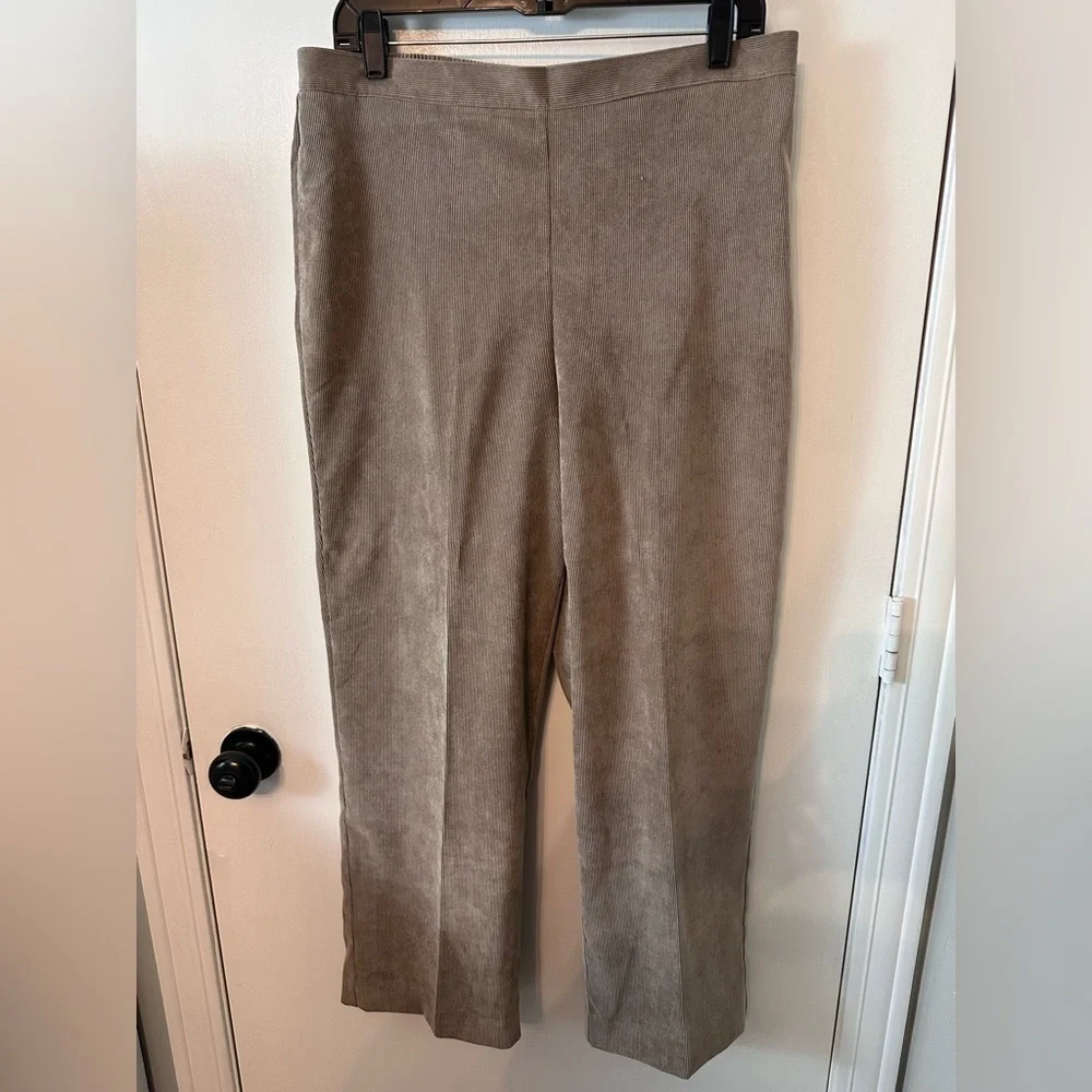 NWT Classic Fit Alfred Dunner stretchy waist pull up Loose Pants size 14 #1674